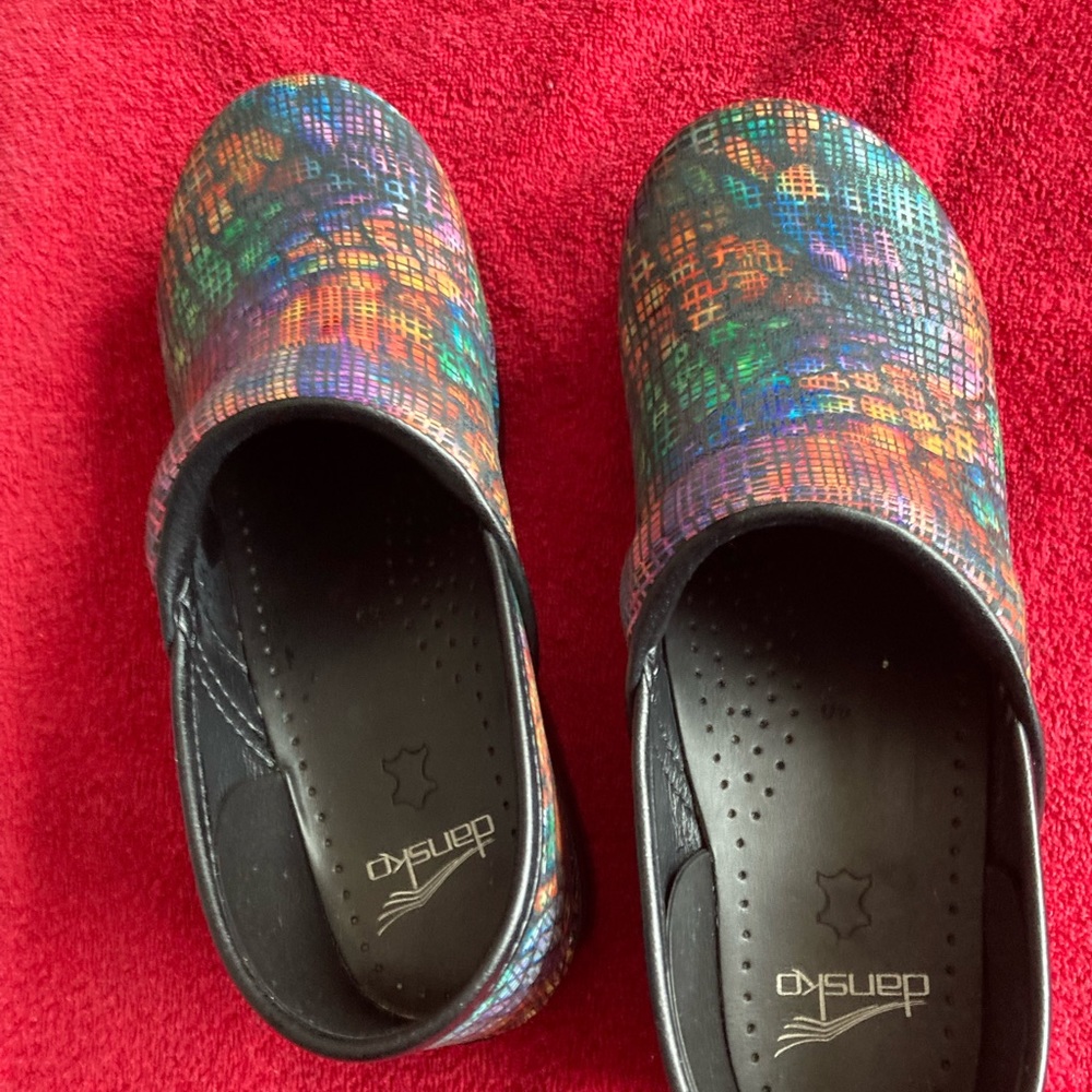 Pristine Dansko Size 40 Clogs - image 2